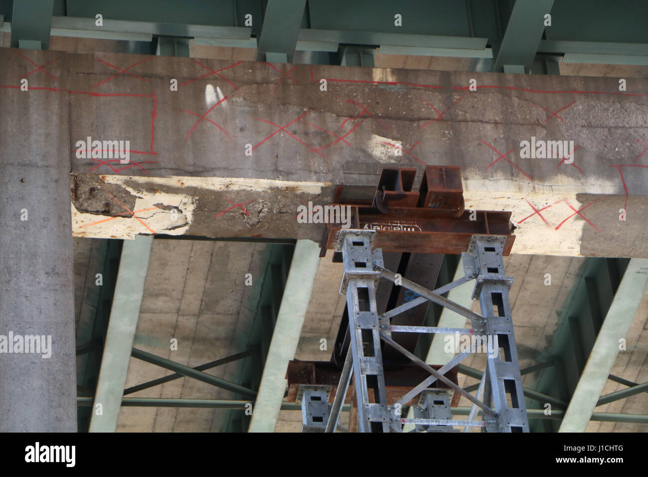 Infrastruttura - ruggine e danni per il Brent Spence ponte che porta interstatali 71 e 75 attraverso il fiume Ohio tra Ohio e , Kentucky Foto Stock