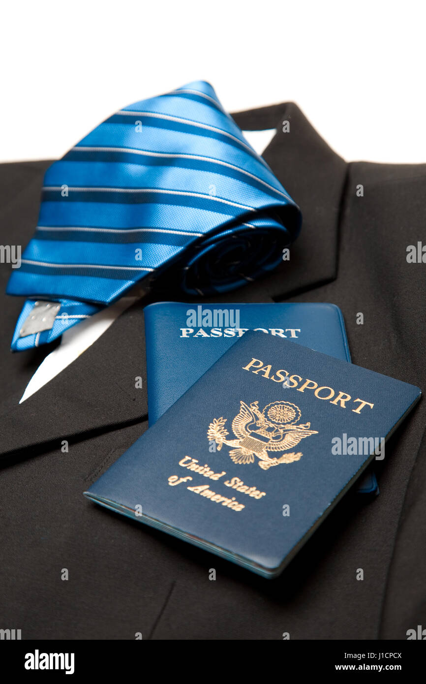 Un colpo di indossare giacca e cravatta e passaporti, può essere utilizzata per viaggi di concetto Foto Stock