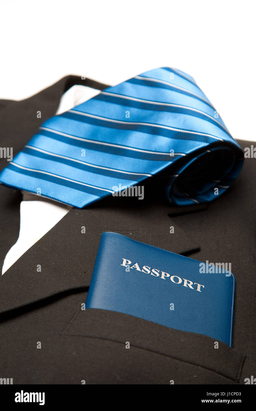 Un colpo di indossare giacca e cravatta e un passaporto, può essere utilizzata per viaggi di concetto Foto Stock