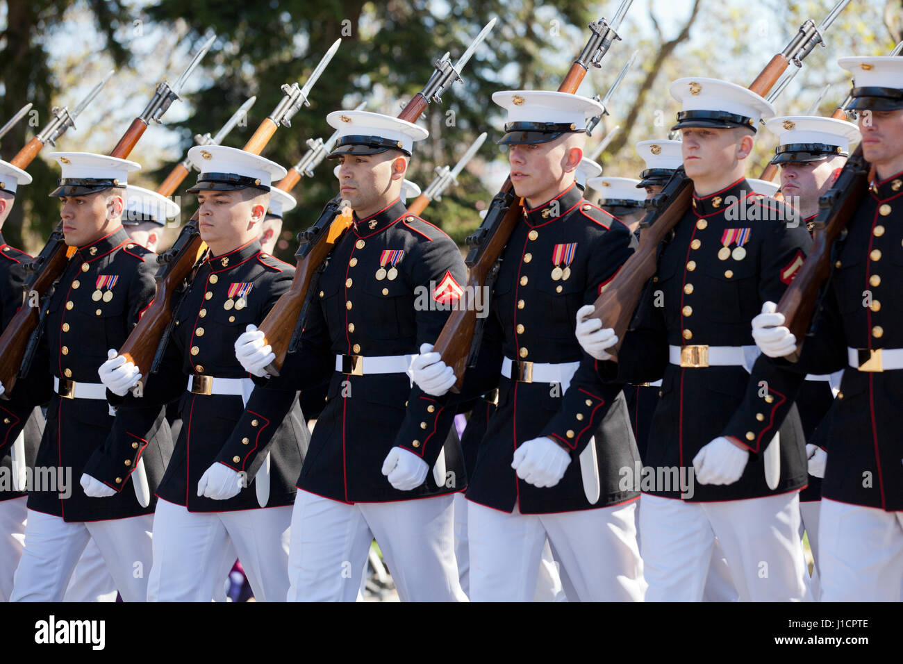 US Marine Corps Guardia d'onore marching durante la sfilata - USA Foto Stock