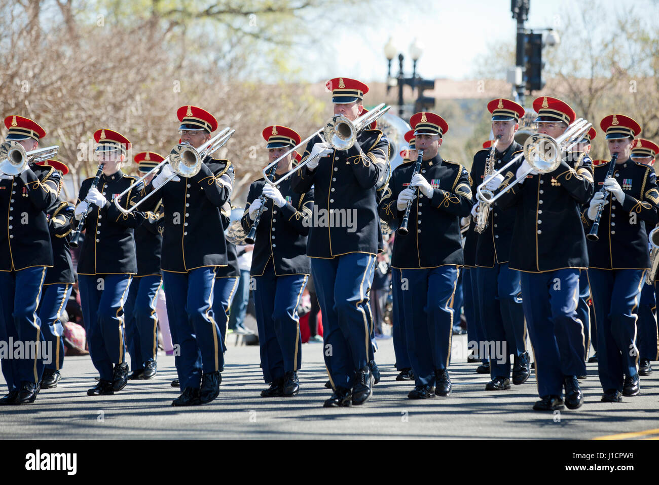 La US Army Band partecipando a una street parade - Washington DC, Stati Uniti d'America Foto Stock