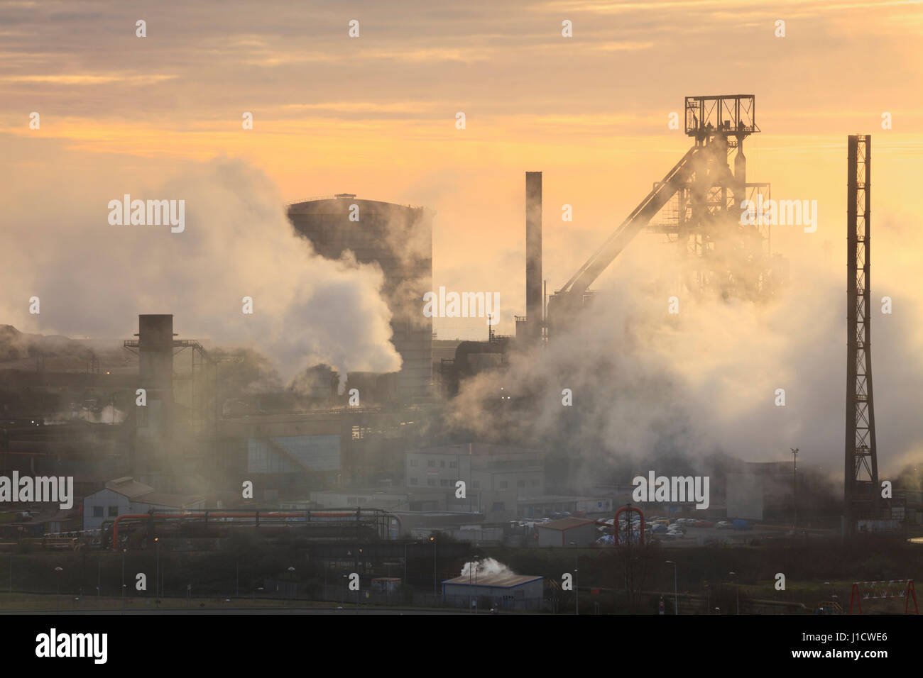 Tramonto a Port Talbot Steel Works, South Wales, Wales, Regno Unito Foto Stock