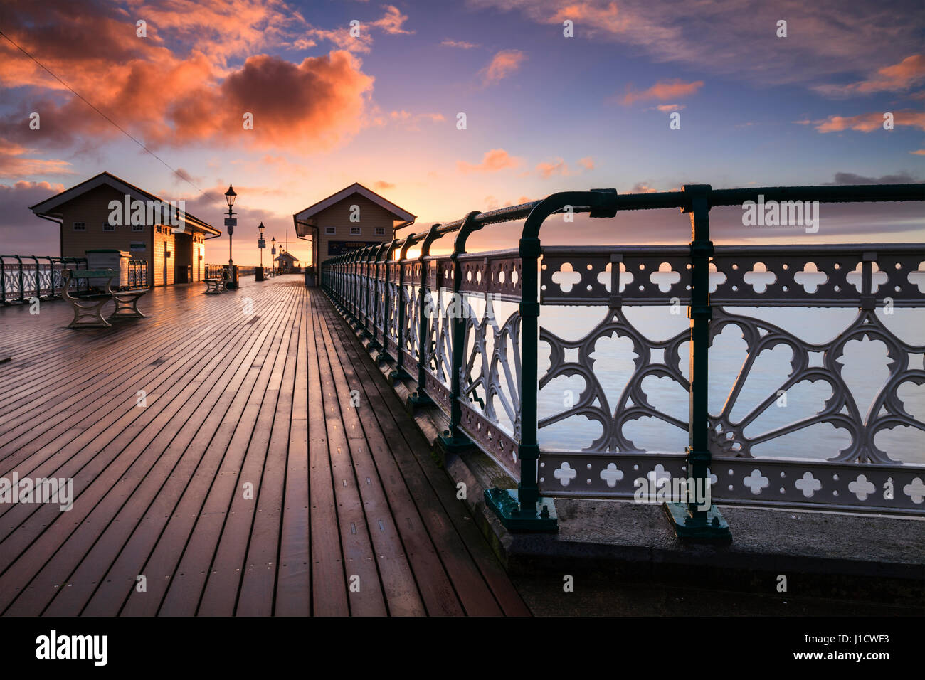 Penarth Pier nel Galles del Sud catturata a sunrise. Foto Stock