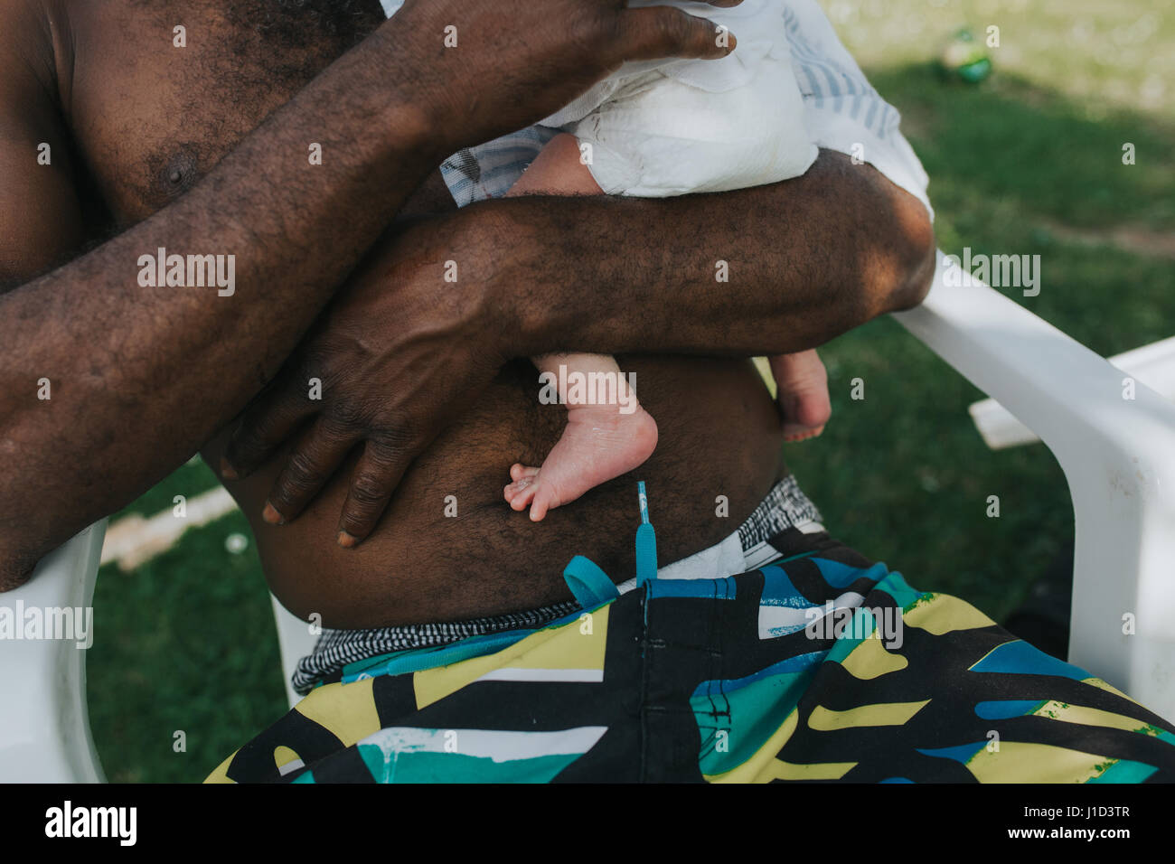 Padre con figlio Bambino fra le braccia Foto Stock