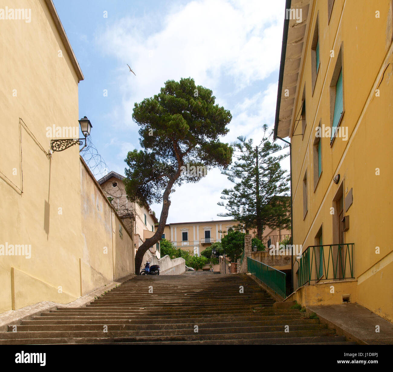 Elba, Italia - Giugno 9, 2016: Portoferraio, le antiche strade del centro storico Foto Stock