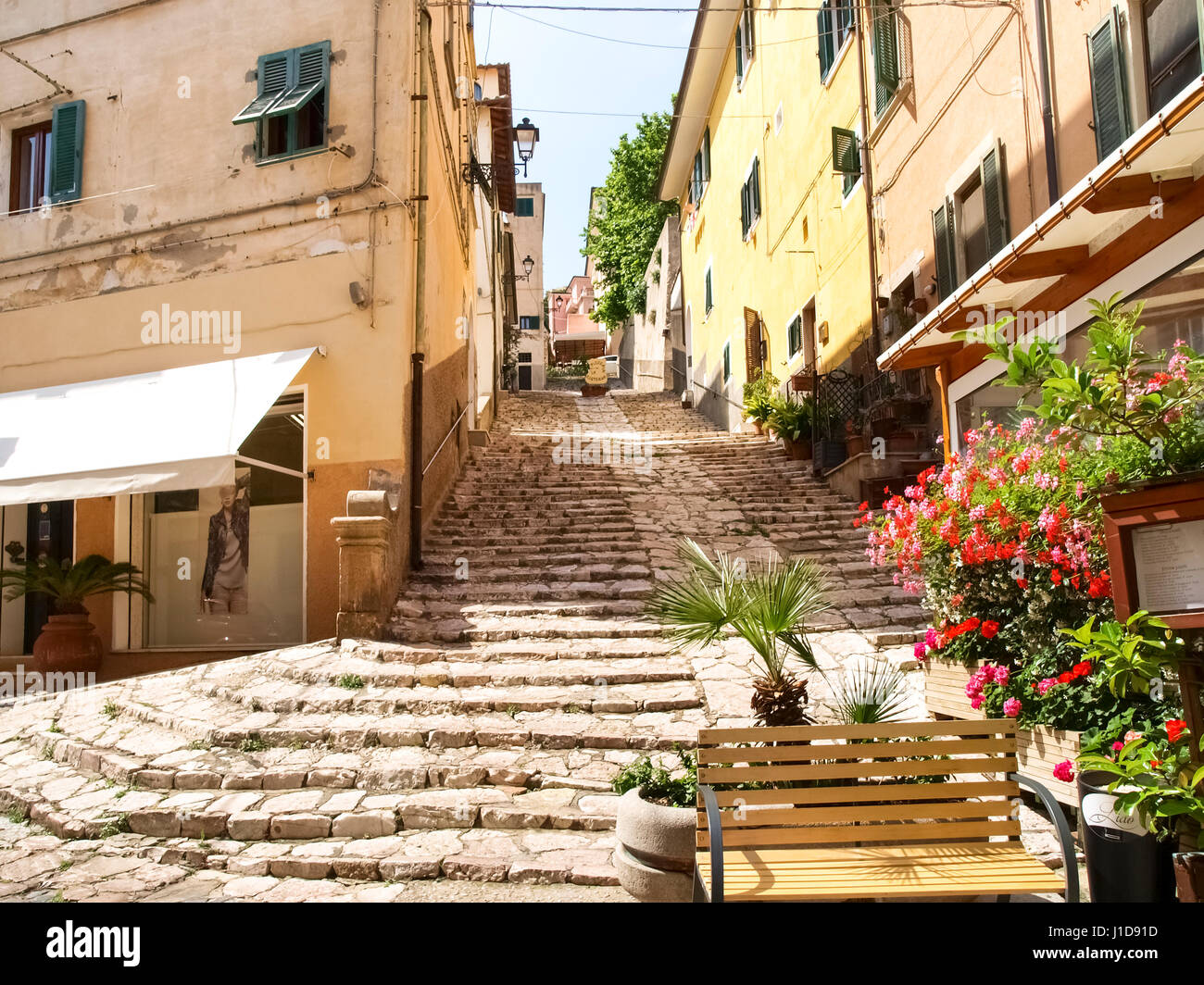Elba, Italia - Giugno 9, 2016: Portoferraio, le antiche strade del centro storico Foto Stock