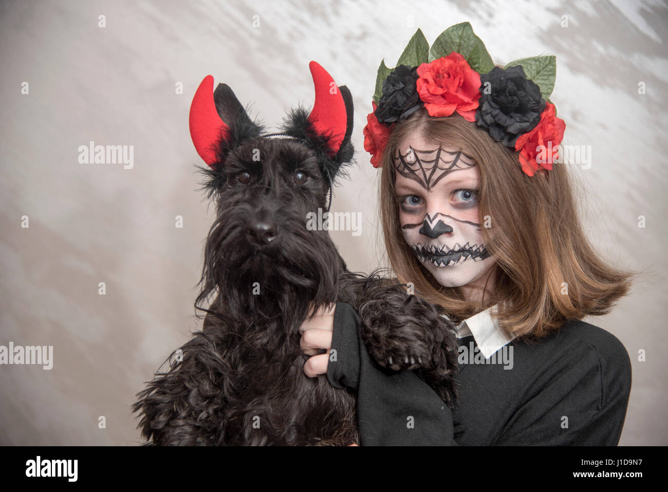 Ritratto di una donna con un Scary Halloween costume Foto Stock