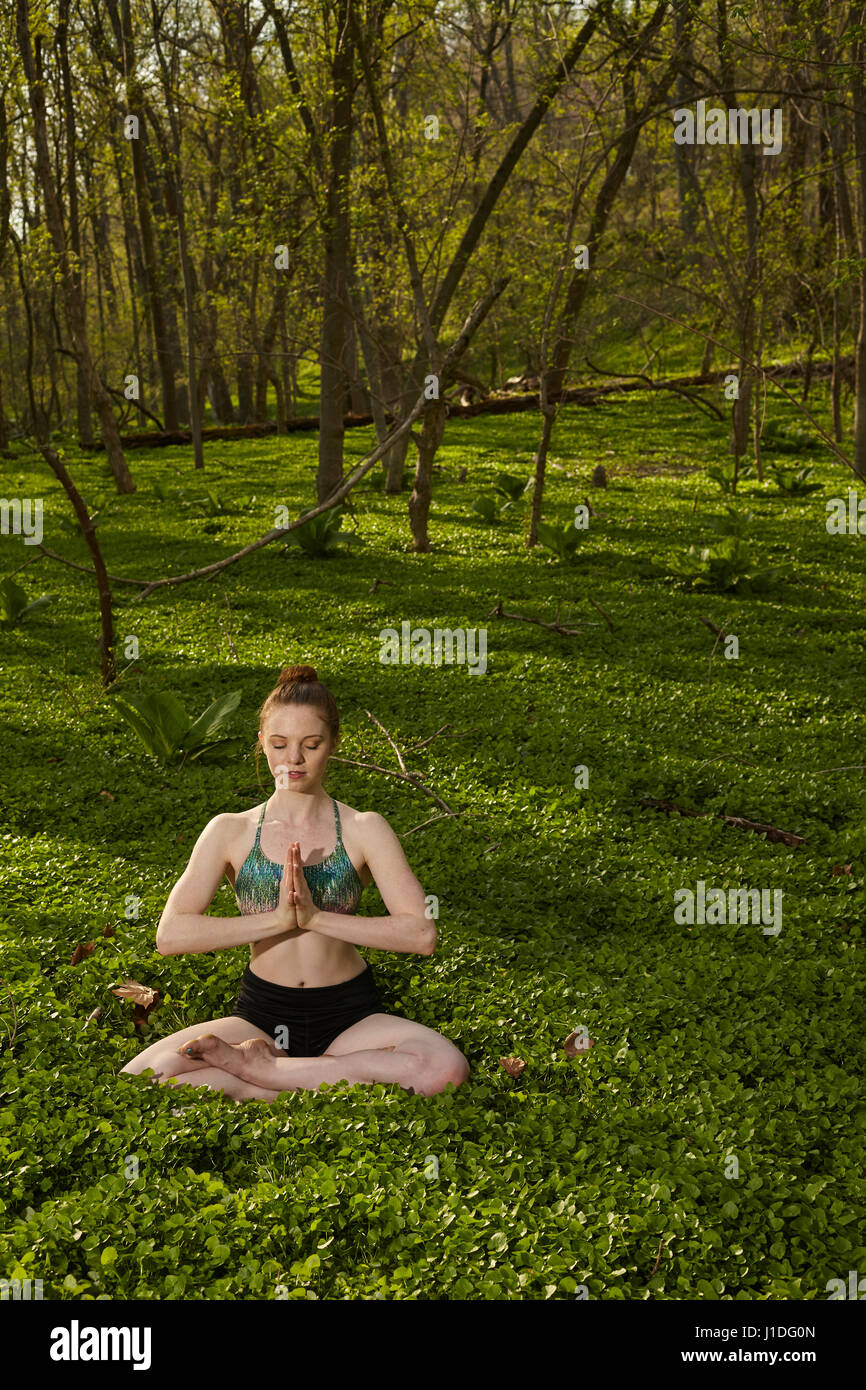 Grazia B. Yoga, a Patapsco parco statale, Maryland Foto Stock