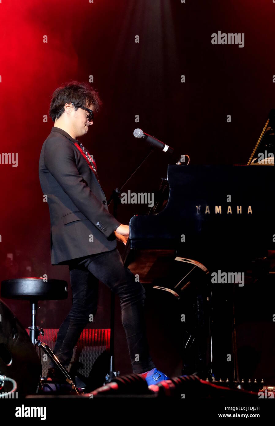 British musicista jazz Jamie Cullum effettuando al Festival Cornbury, Oxfordshire Foto Stock