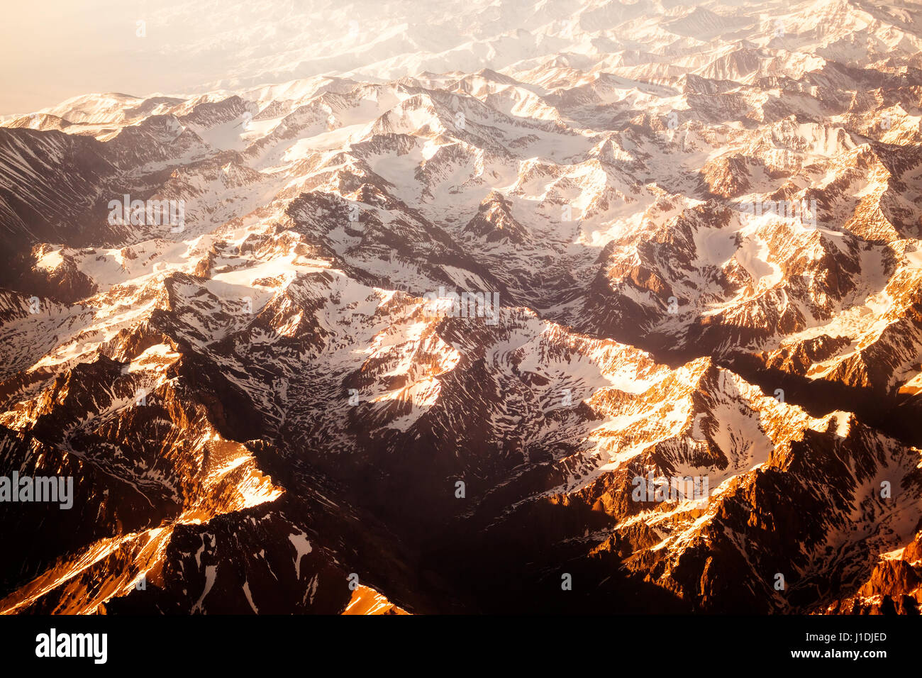 Vista aerea della montagna di colore marrone Foto Stock