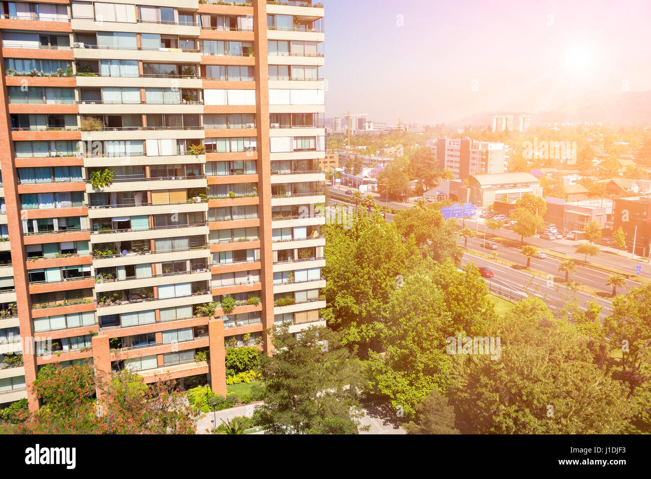 Balcone vista verso il quartiere di Las Condes comune a Santiago del Cile Foto Stock