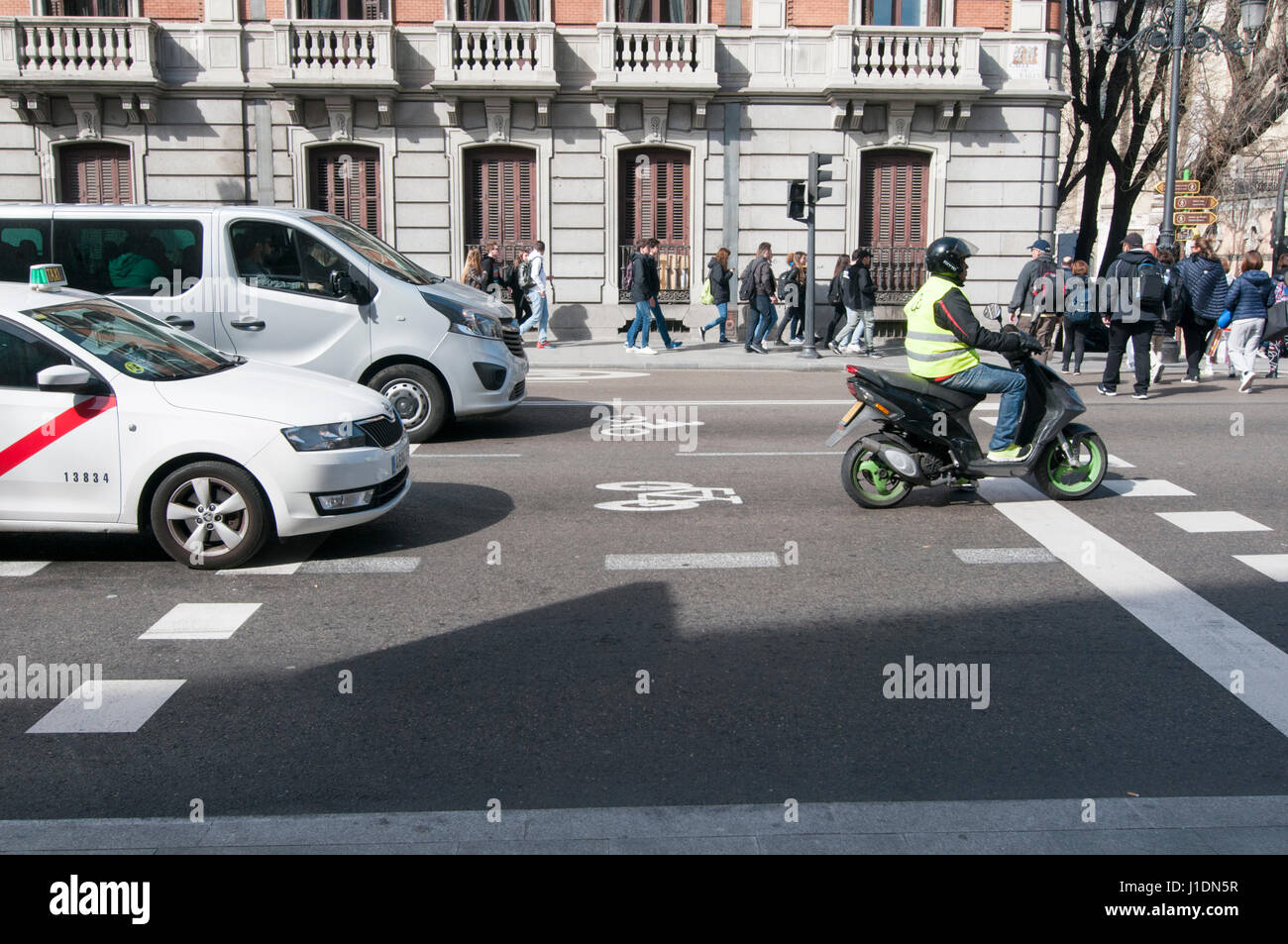 Pista ciclabile e bike box fotografato a Madrid, Spagna Foto Stock