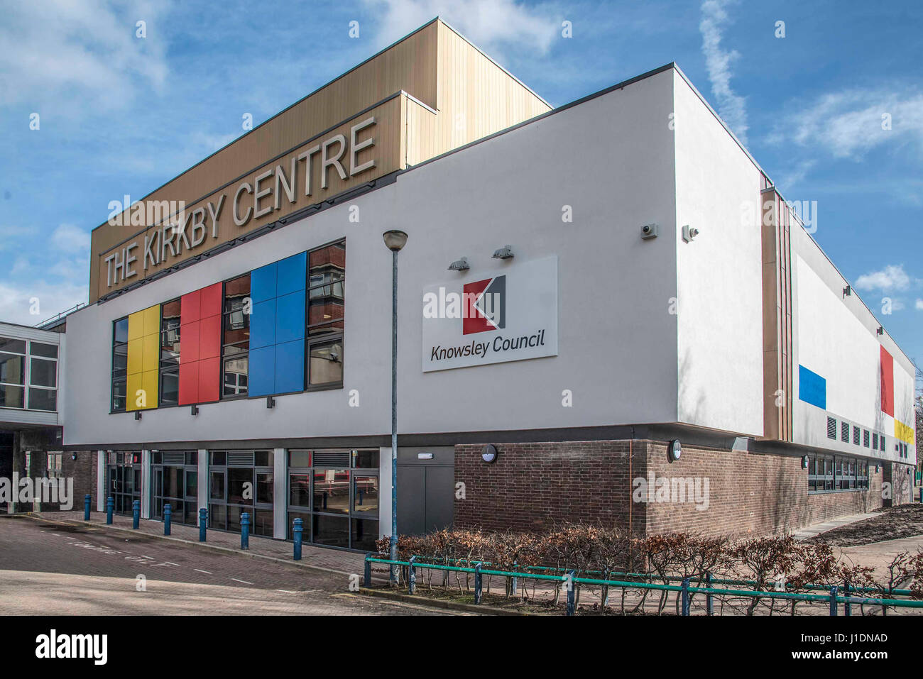 Il nuovo Centro Kirkby consiglio di biblioteca e di una fermata e l'edificio dell'archivio. Foto Stock