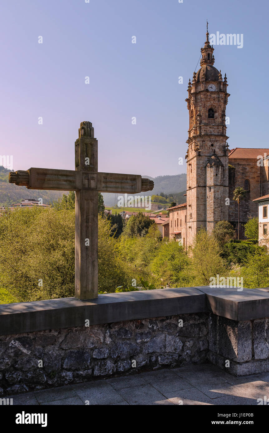 Chiesa di Santa Maria dell'Asunción della città di Amorebieta nella provincia di Bizkaia, quindicesimo secolo XV, Paesi Baschi, Spagna. Foto Stock