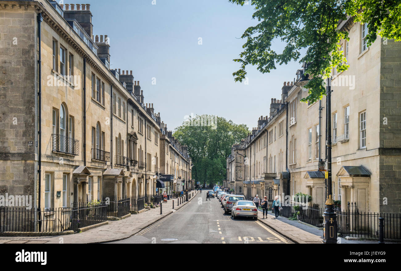 Regno Unito, Somerset, città di Bath, vista di Brook Street, con tipica del XVIII secolo architettura georgiana in color miele Pietra del Bagno Foto Stock