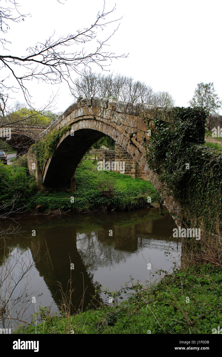 Beggar's Bridge e il famoso ponte packhorse costruito da Thomas Ferries nel 1619. Foto Stock