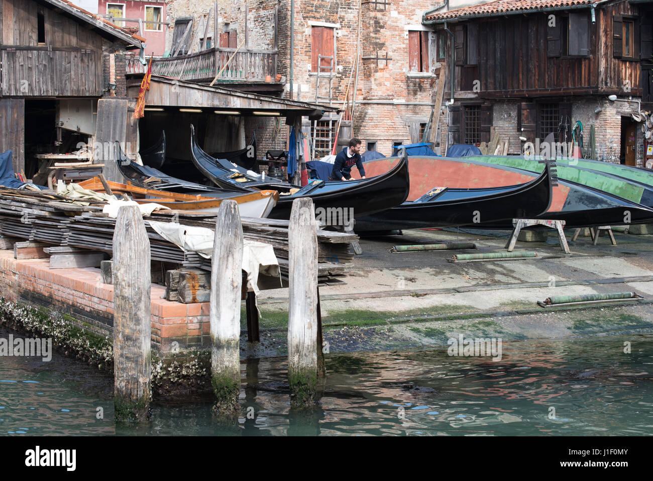 Squero di San Trovaso gondola cantiere, quartiere di Dorsoduro, Venezia Foto Stock