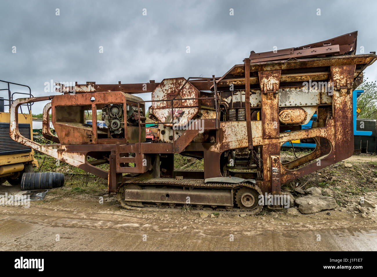 Terex Finlay J-1175 frantoi a mascelle in corrispondenza di una cava in disuso nel West Yorkshire, Inghilterra, Regno Unito Foto Stock