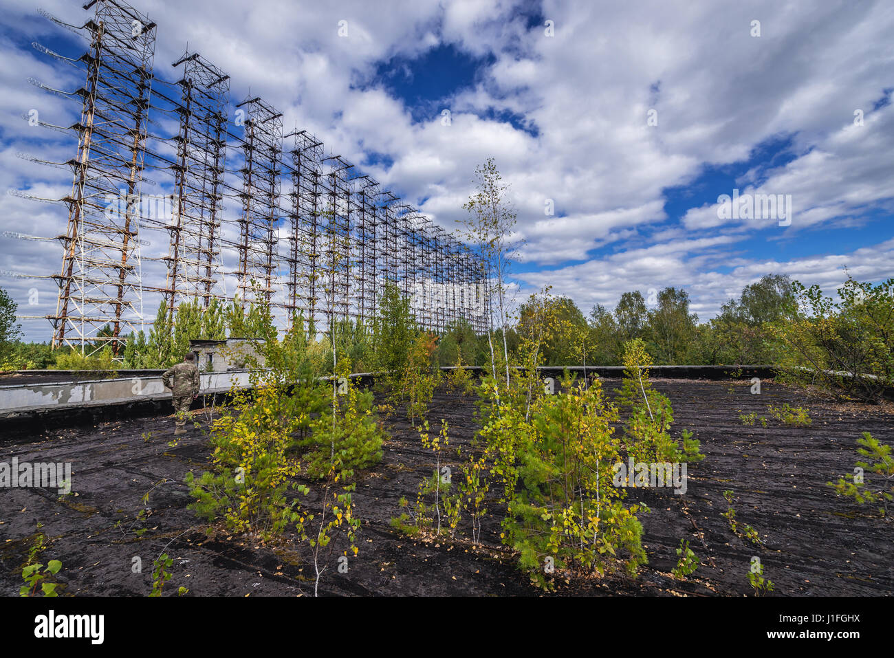 Soviet vecchio sistema radar chiamato Duga di Chernobyl-2 base militare, la centrale nucleare di Cernobyl la zona di alienazione in Ucraina Foto Stock