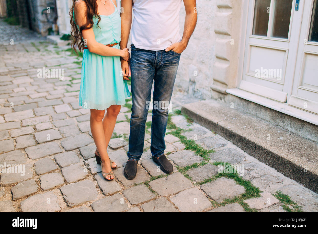 Maschi e femmine di piedi sul pavimento Foto Stock