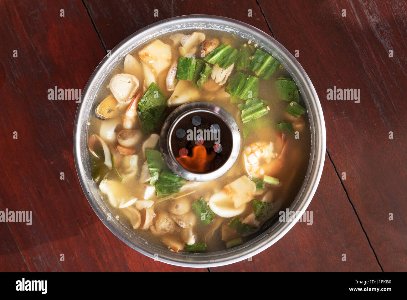 Tom Yam Goong minestra chiaro lo stile tradizionale cibo tailandese Foto Stock