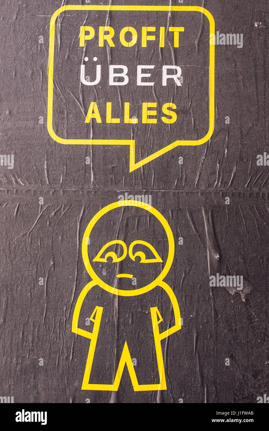Street Art poster da SUBDUDE con bastone uomo e cartoon dicendo ' il profitto Uber Alles". Esso si riferisce al controverso Uber auto e trasporto e cibo Foto Stock