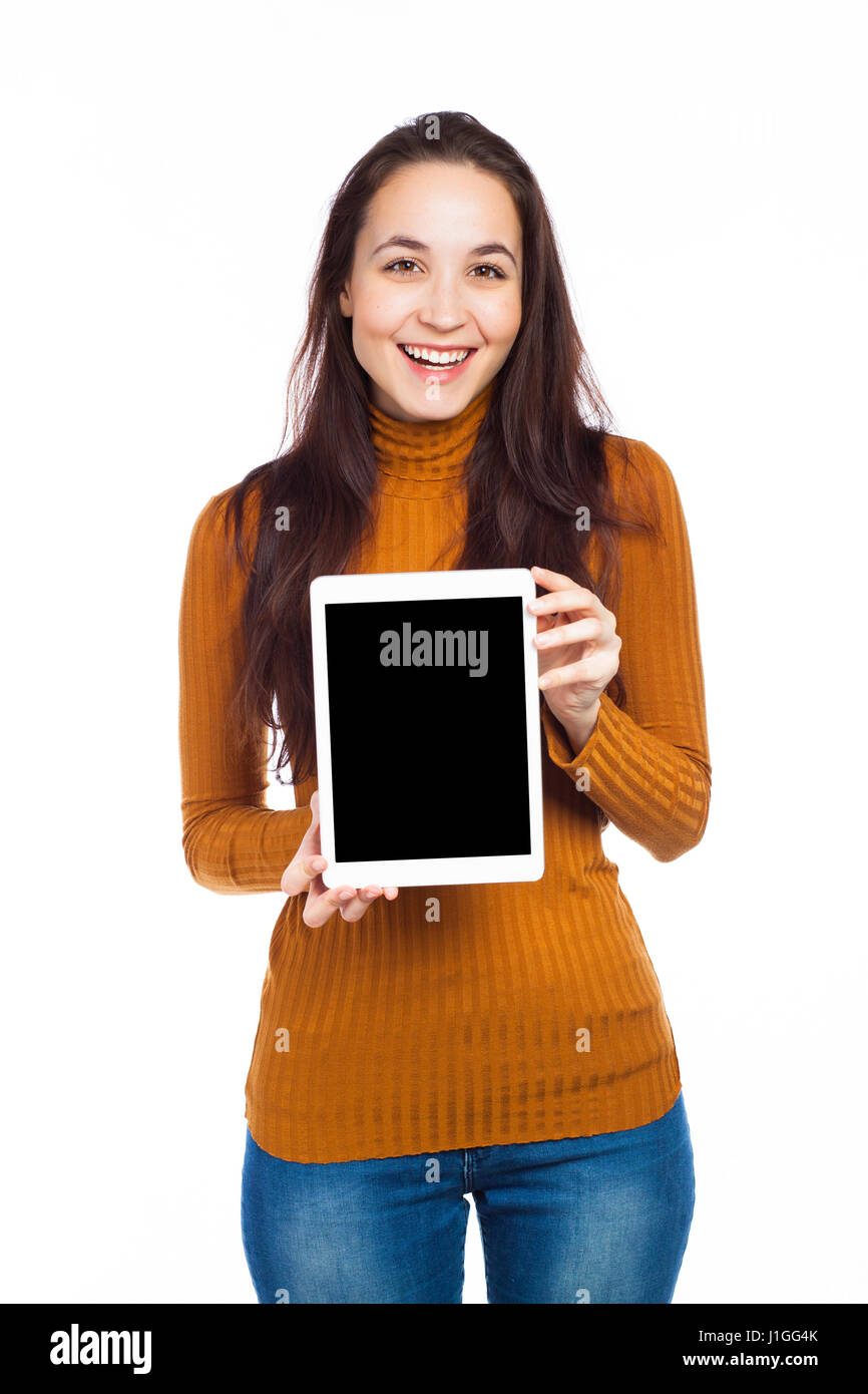 Giovani brunette presentando un touchpad vuota, il concetto di comunicazione, isolato su bianco Foto Stock