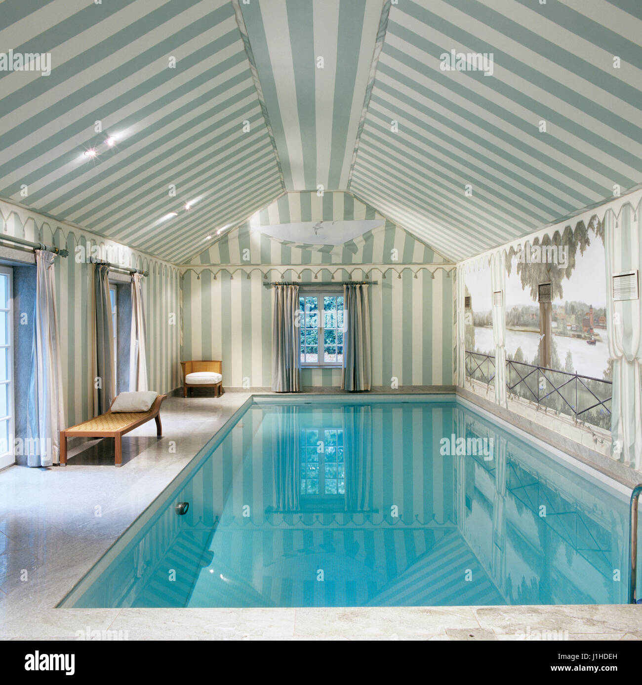 Piscina interna con strisce. Foto Stock
