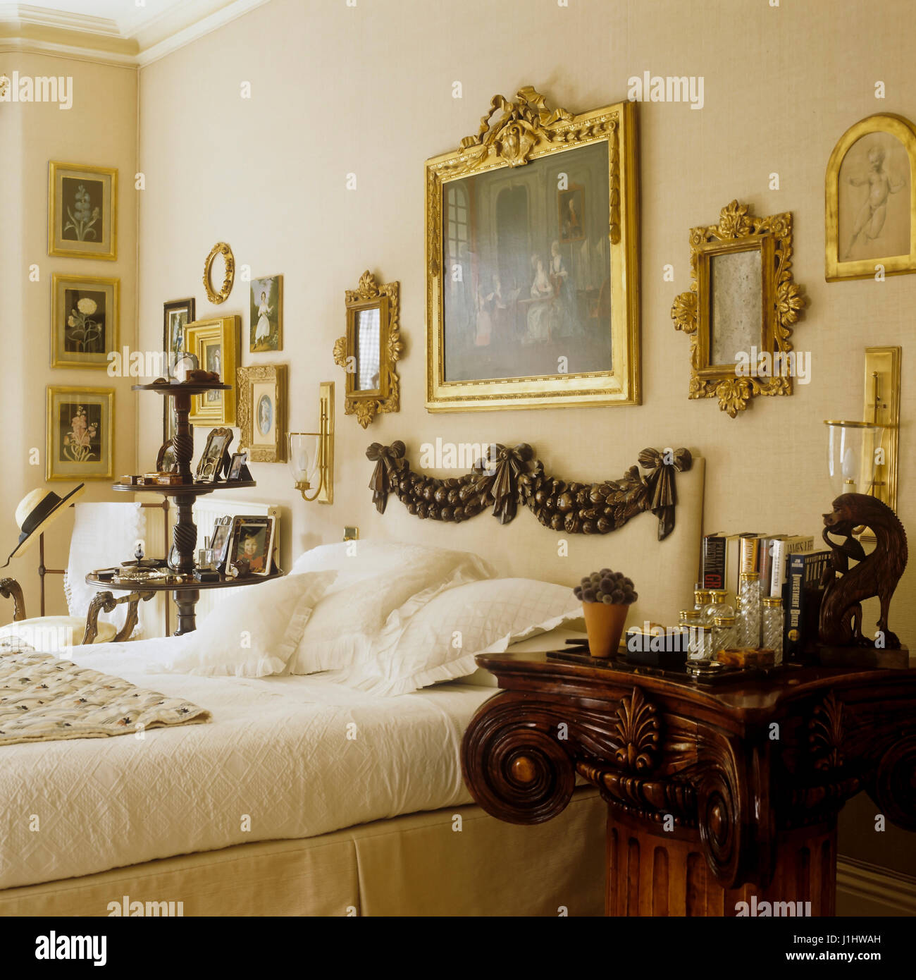 Opulento stile vittoriano in camera da letto. Foto Stock