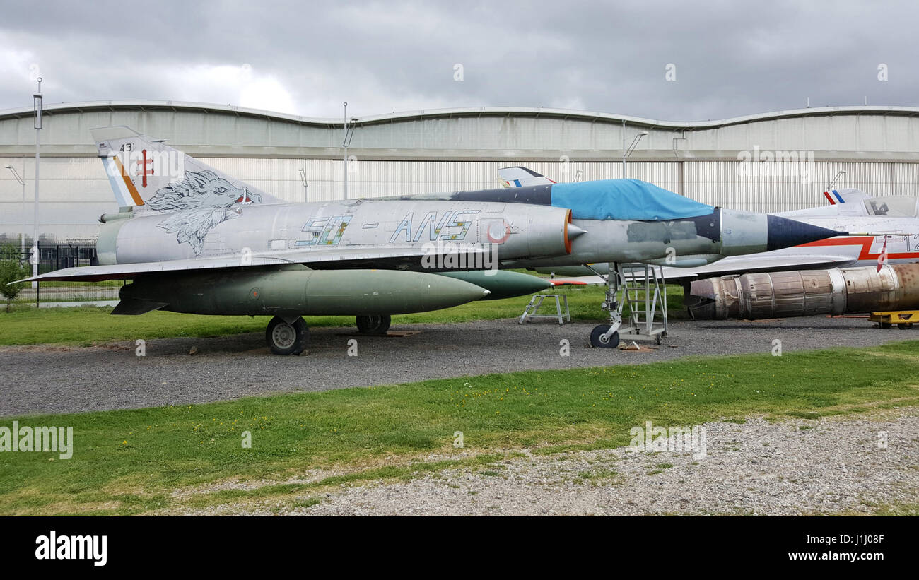 Dassault Mirage III e presentata dall'associazione dei Ailes Anciennes de Toulouse in Blagnac, Francia. Foto Stock