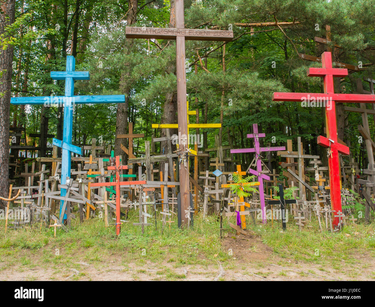 Grabarka, Polonia - Agosto 14, 2016: legno, coroful croci ortodosse sul monte santo Grabarka. Foto Stock