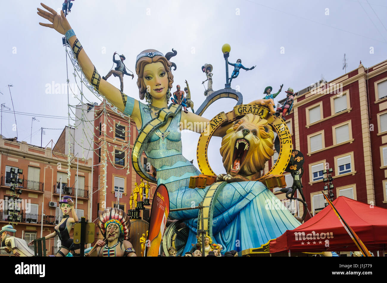 Carta colorata mache figure del festival Las Fallas a Valencia, Spagna Foto Stock