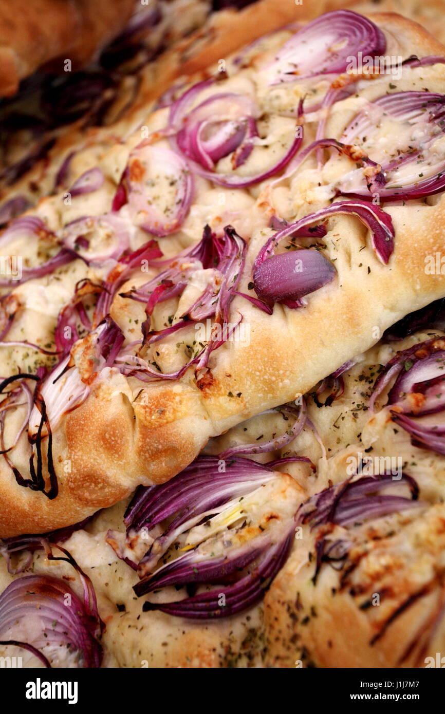 Foccacia pane con cipolle rosse Foto Stock