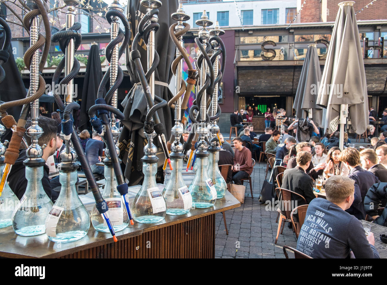 Sheesha,tubi,Concerto,Square,Street,vita notturna,zona,area,Liverpool, Merseyside,l'Inghilterra,città,città,Nord,Nord,l'Inghilterra,inglese,UK.,U.K.,Gran Bretagna,GB, Foto Stock