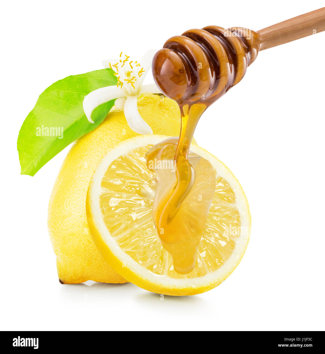 Il gocciolamento del miele per i limoni isolato su uno sfondo bianco. Foto Stock