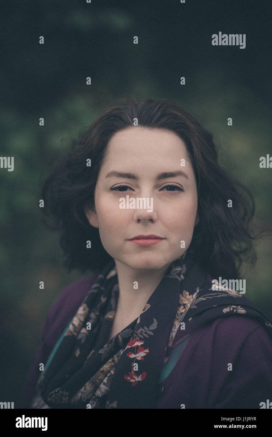 Donna all'aperto Foto Stock