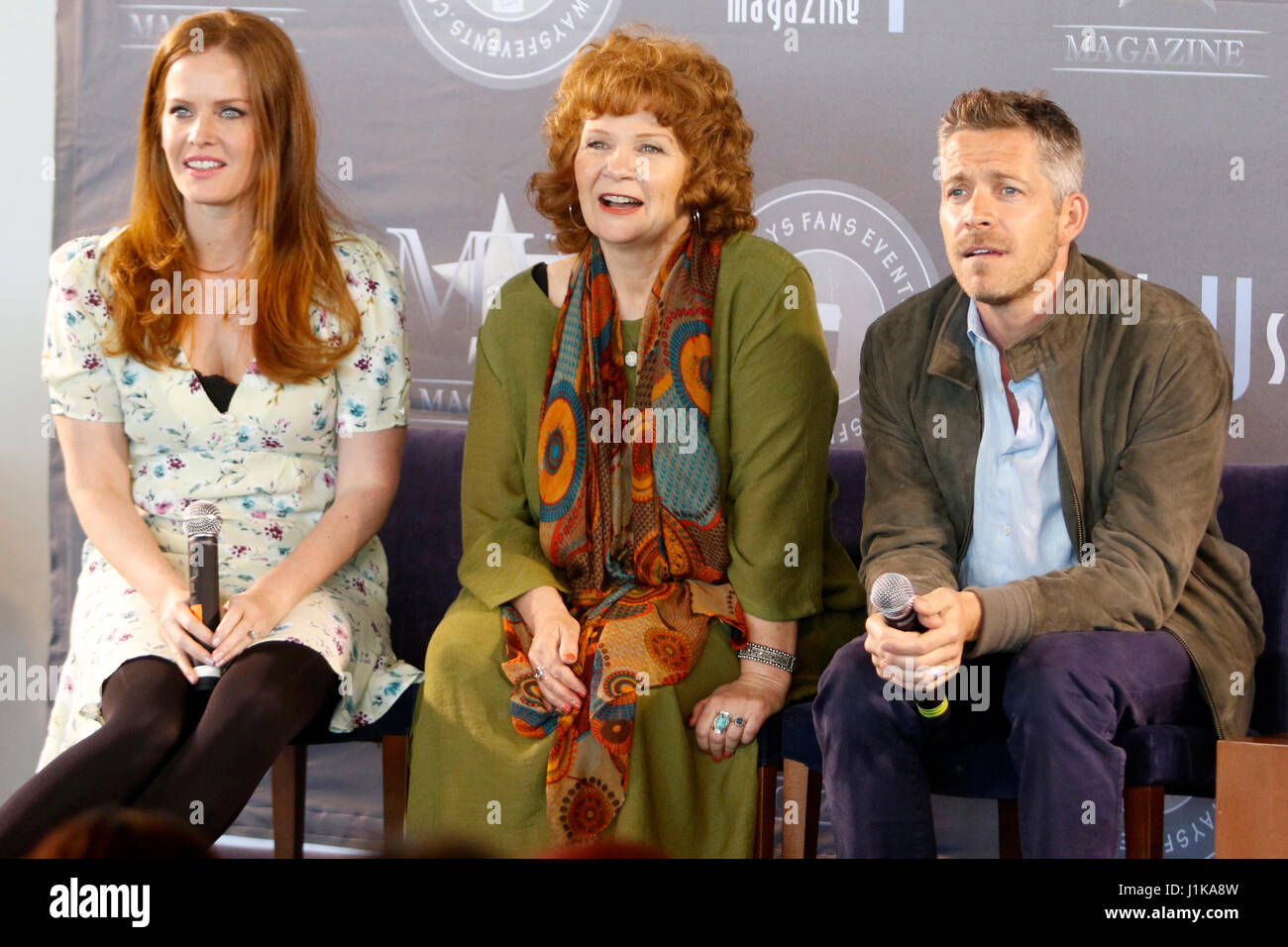 Barcellona, Spagna. 22 apr, 2017. Attori Rebecca Mader, Beverley Elliott e Sean Maguire dal cast della serie televisiva "una volta" durante un Fan event a Barcellona, sabato 22 aprile 2017 Credit: Gtres Información más Comuniación on line,S.L./Alamy Live News Foto Stock