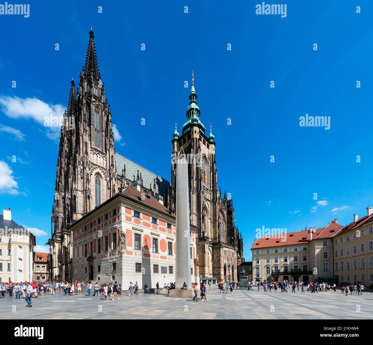 Praga. La Cattedrale di San Vito dal terzo cortile, il Castello di Praga, Repubblica Ceca Foto Stock