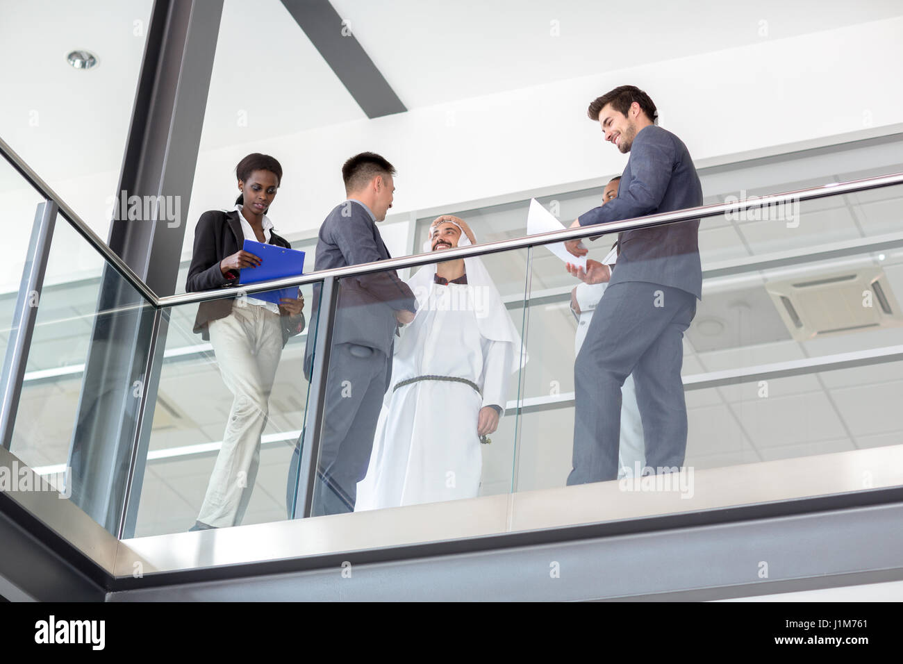 Young business persone nella sala della società Foto Stock