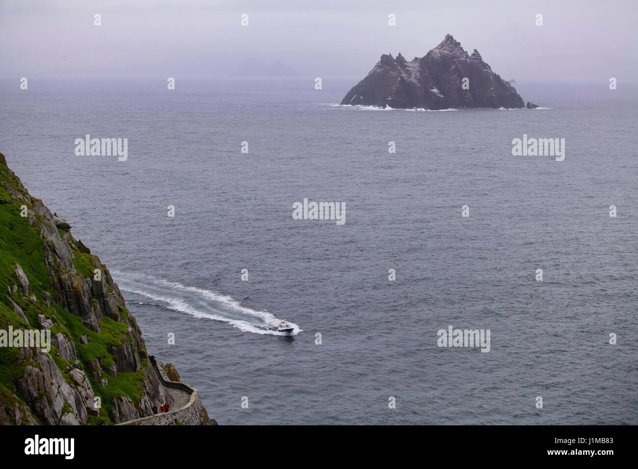 Una barca sul suo cammino di Skellig Michael. Foto Stock