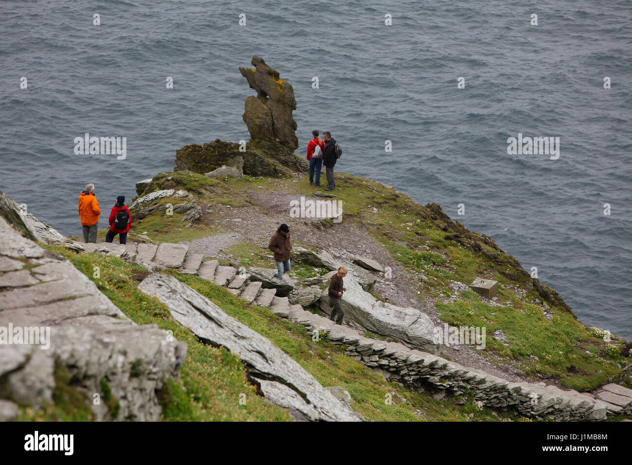 Turisti visitano Skellig Michael. Foto Stock