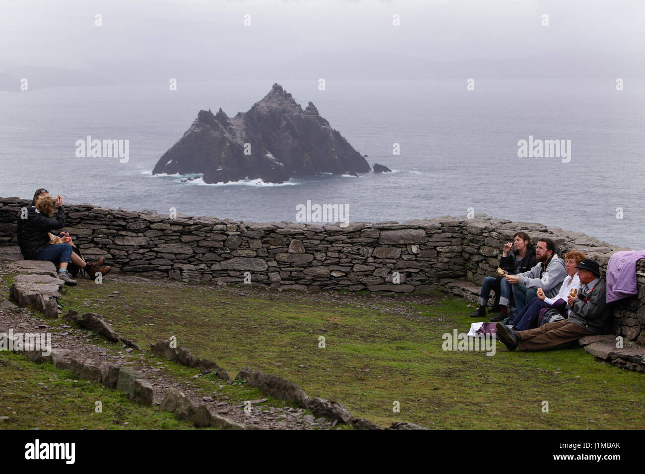 Avendo un picnic su Skellig Michael. Foto Stock