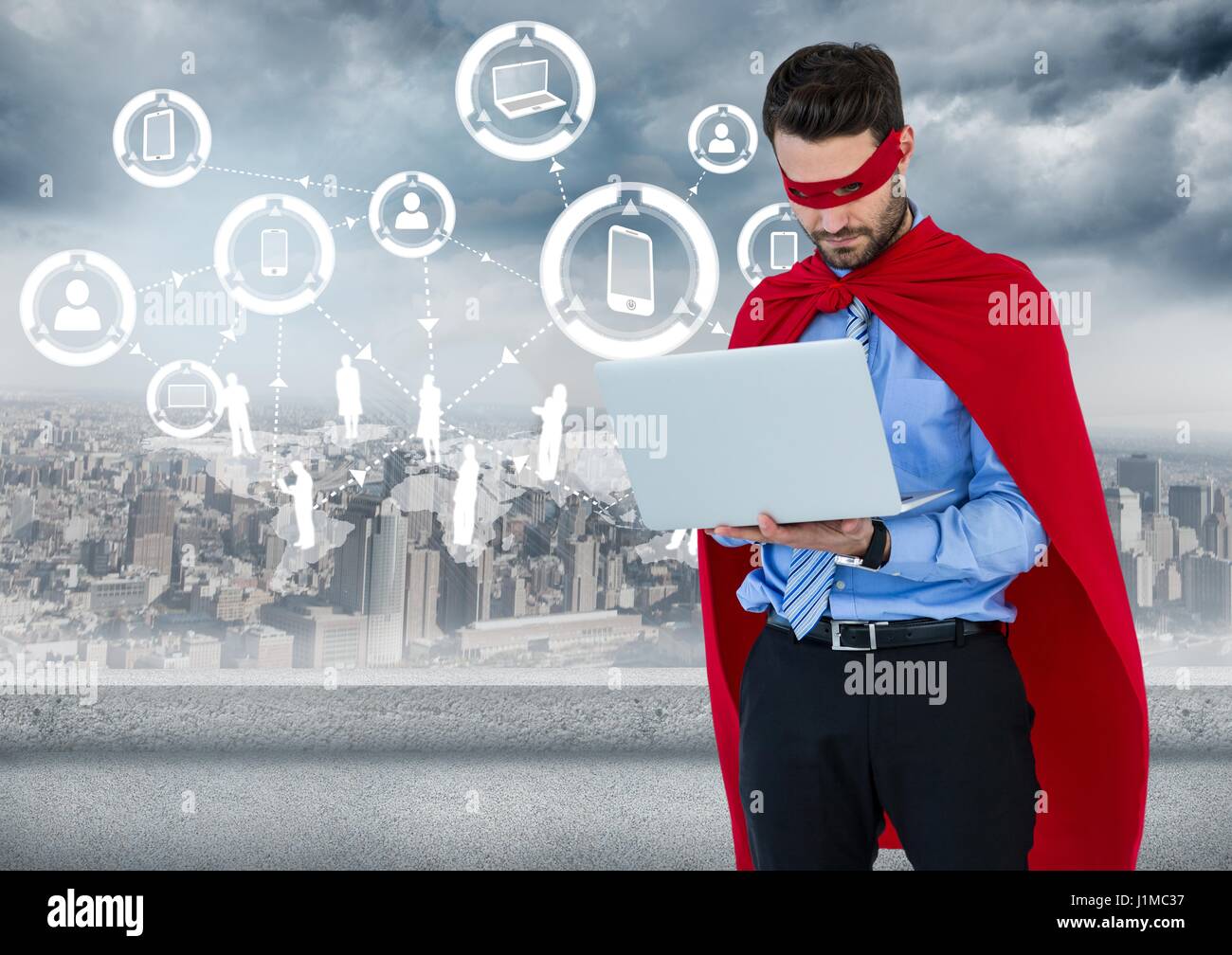 Composito Digitale di business man supereroe con laptop contro skyline con interfaccia bianco Foto Stock