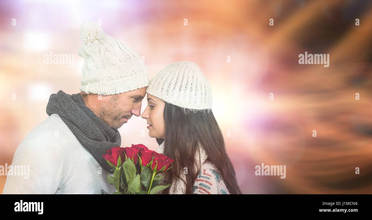 Composito Digitale di amare giovane con rose durante il periodo invernale oltre bokeh di fondo Foto Stock