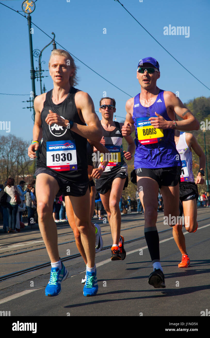 Concorrenti nel 2017 Praga mezza maratona Foto Stock