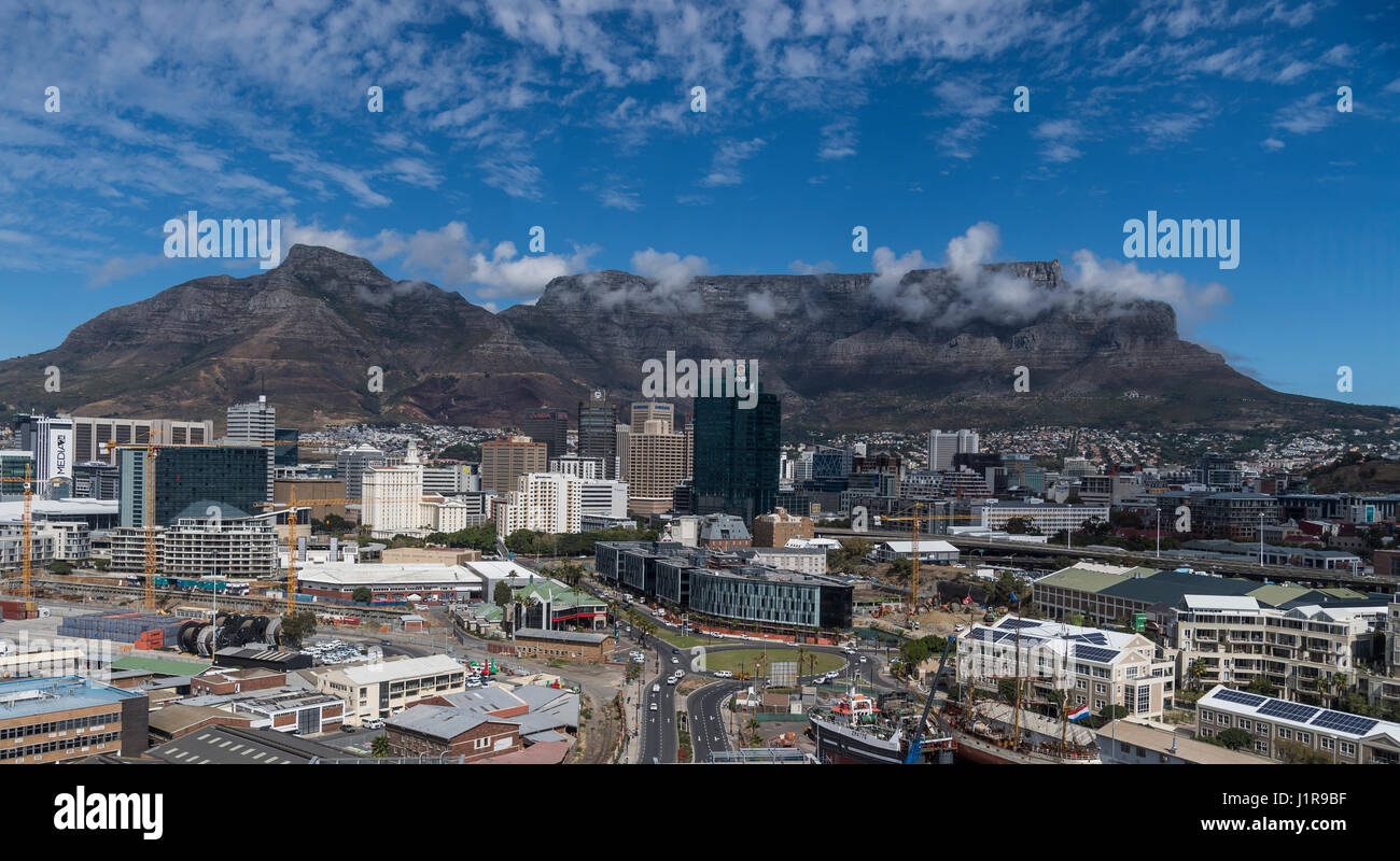 Vista di Cape Town con Table Mountain, Western Cape, Sud Africa Foto Stock