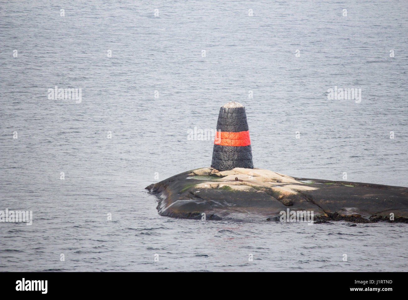 Marchio di mare/Navigation sign. Sulla costa svedese. Foto Stock