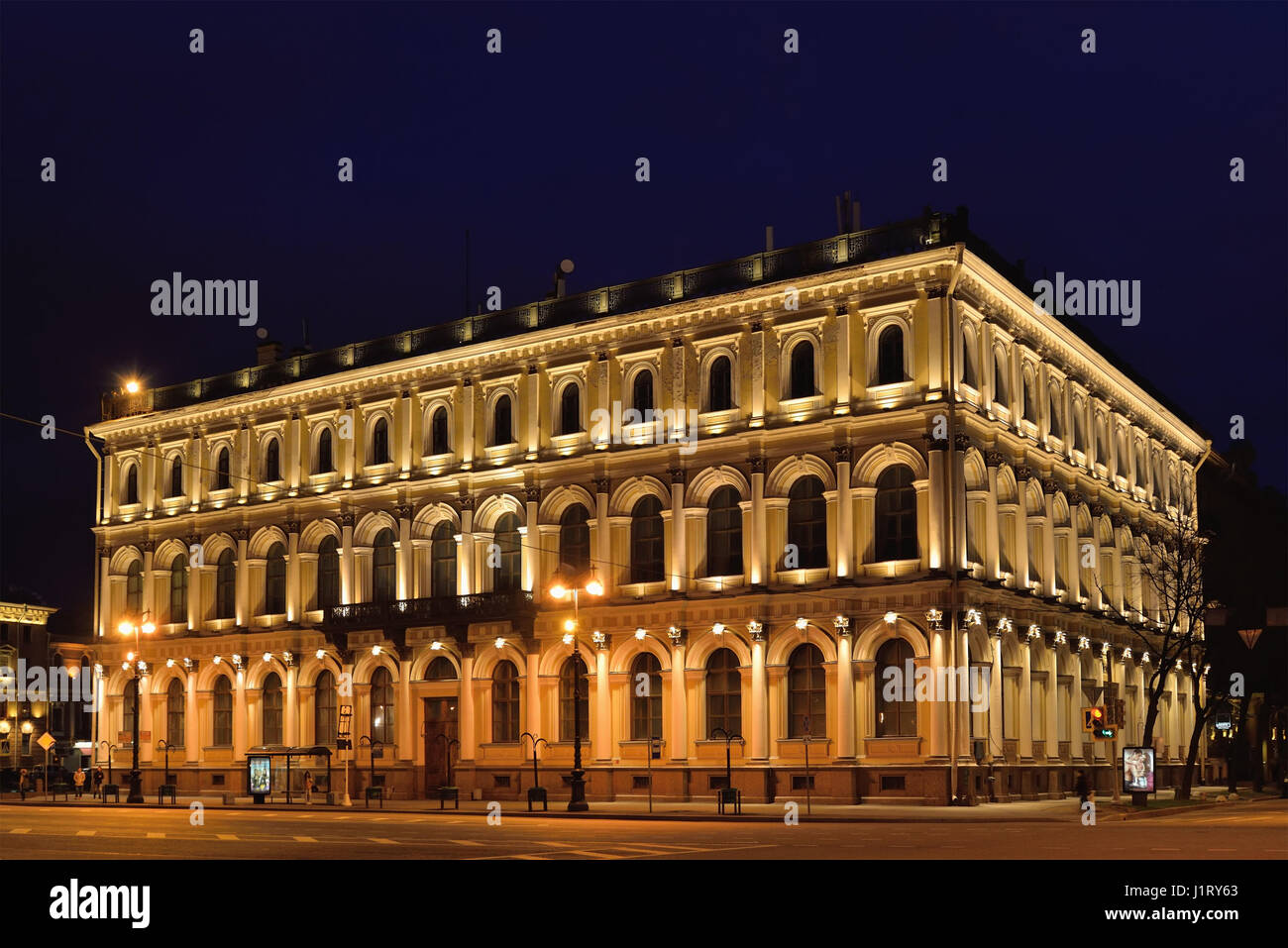 L'Istituto della selettocoltura delle piante chiamato dopo accademico Vavilov in San Pietroburgo di notte senza illuminazione Foto Stock