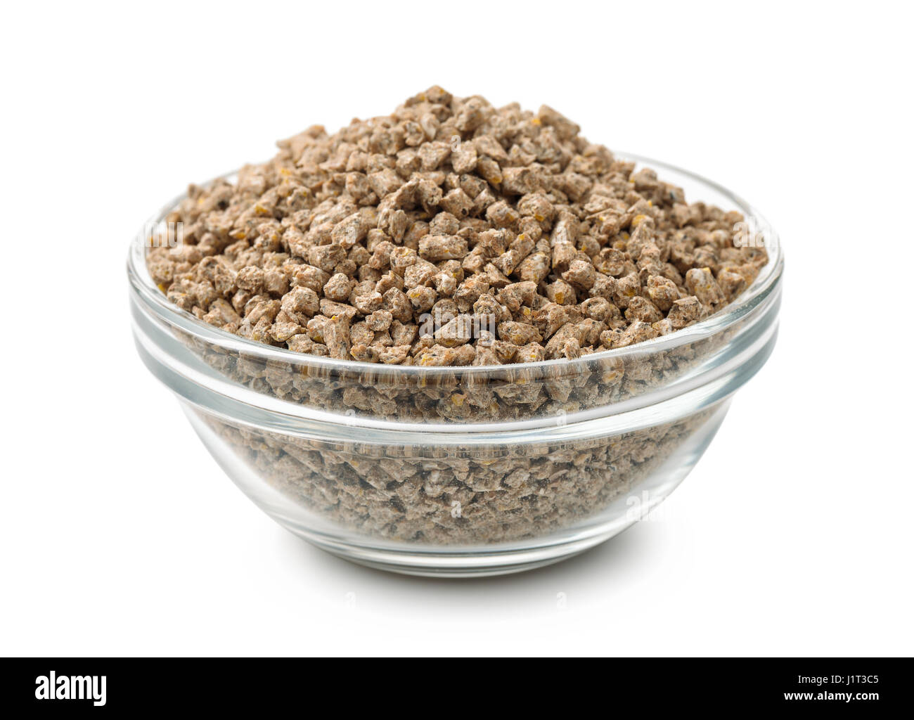 Ciotola di pellettizzate mangime composto isolato su bianco Foto Stock Ciotola di pellettizzate mangime composto isolato su bianco Foto Stock