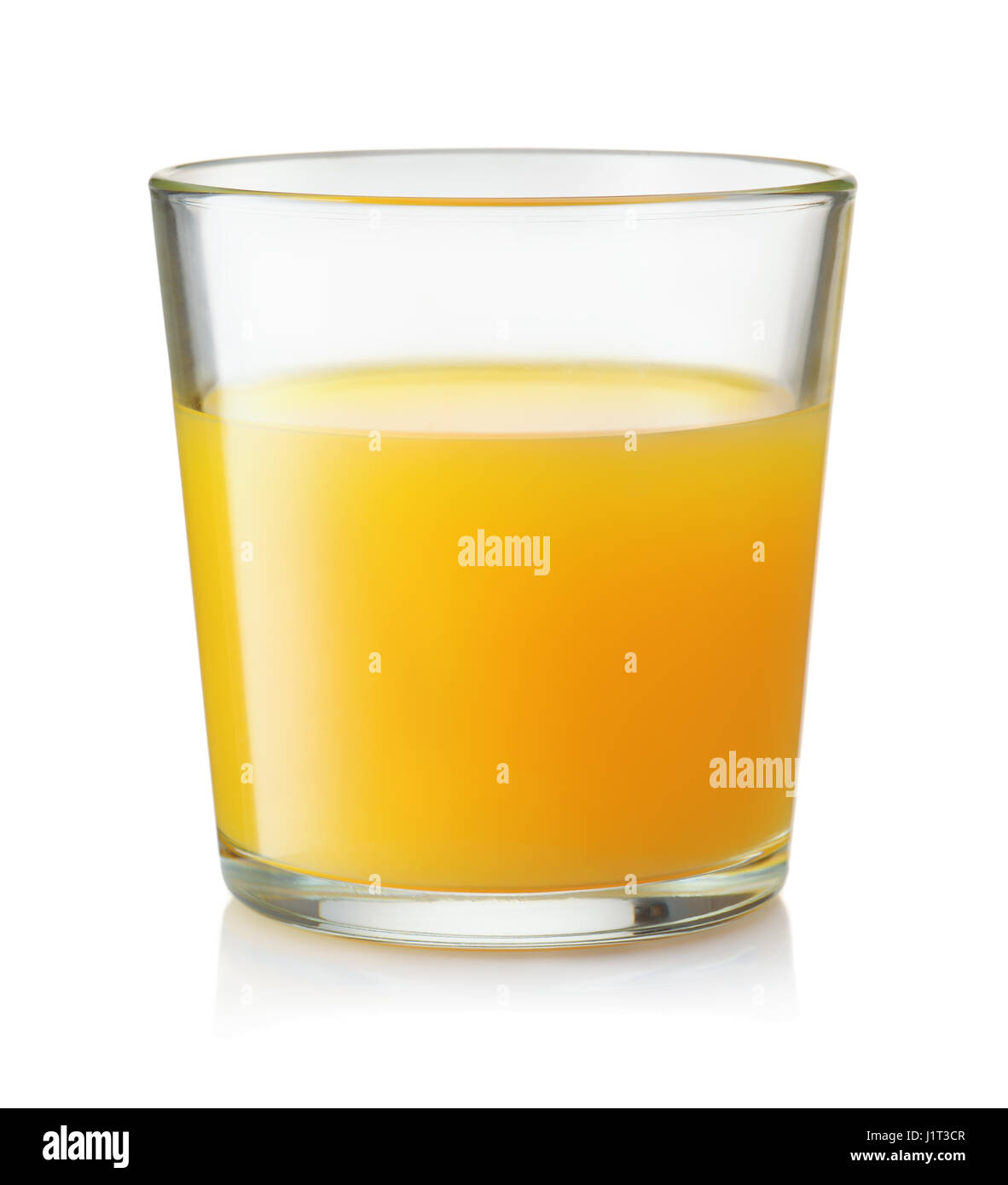 Vetro di succo d'arancia isolato su bianco Foto Stock
